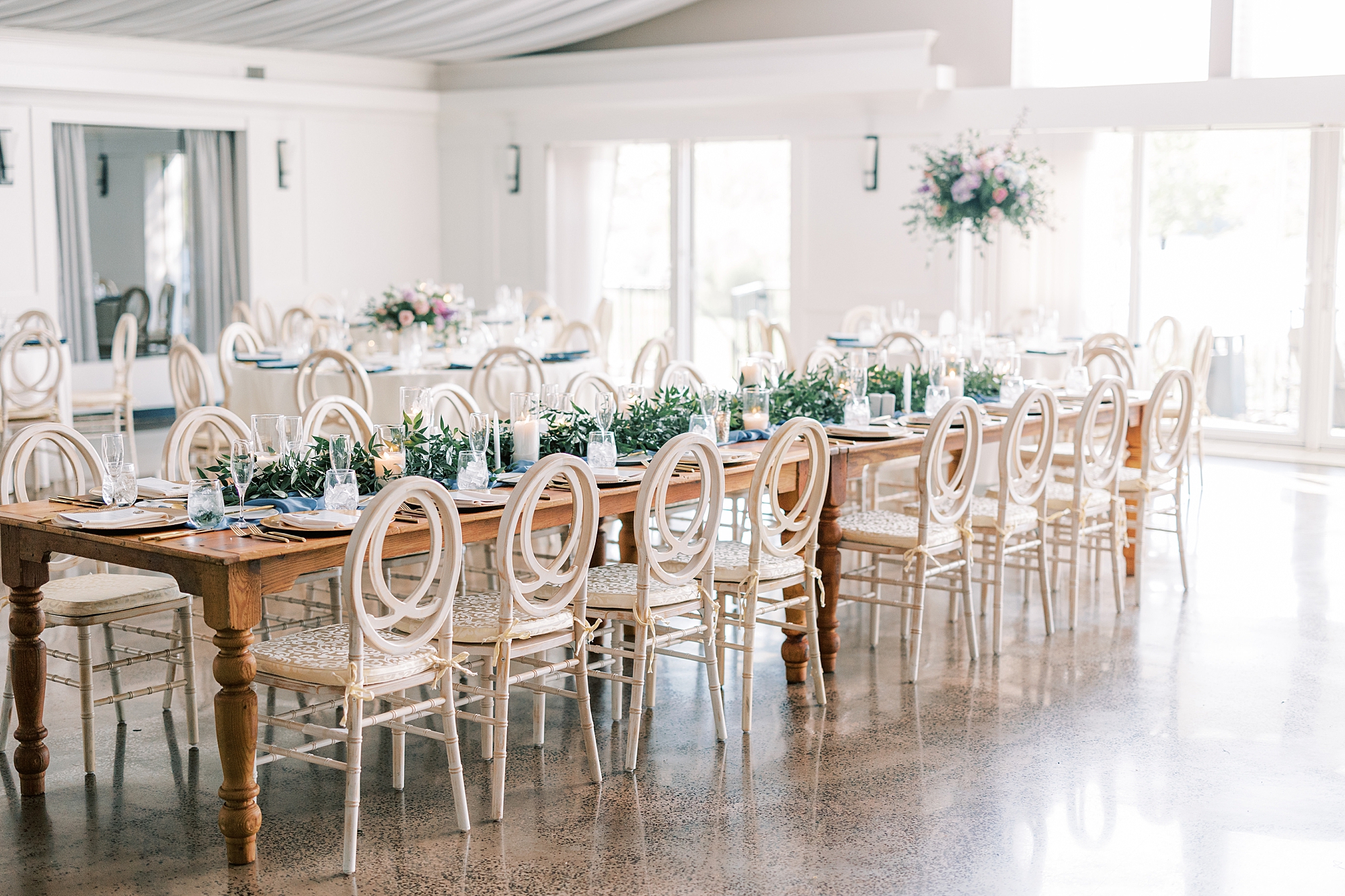 Lake House Inn wedding reception with blue, white, and green details 