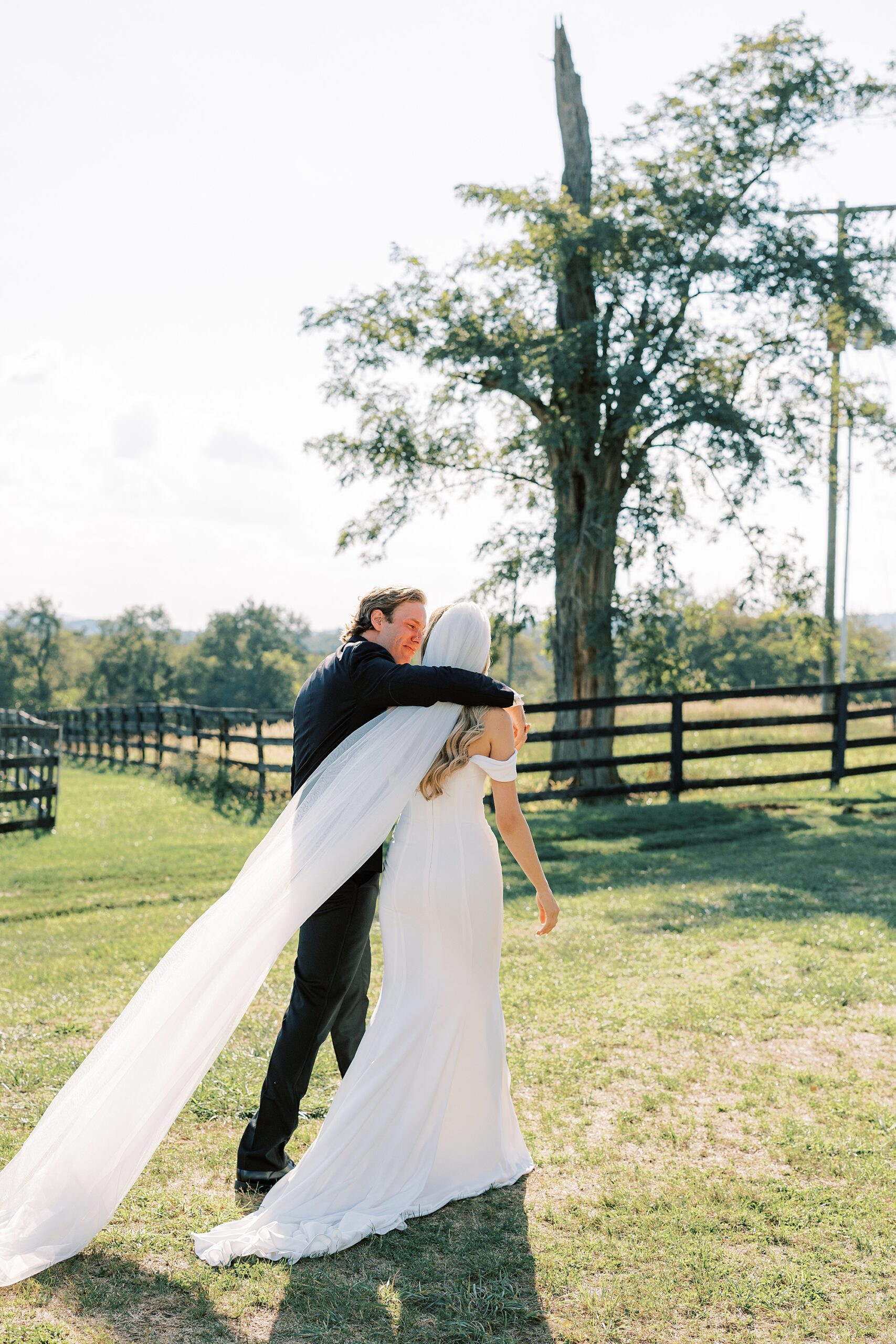 dad and bride walk down aisle at Lauxmont Farms